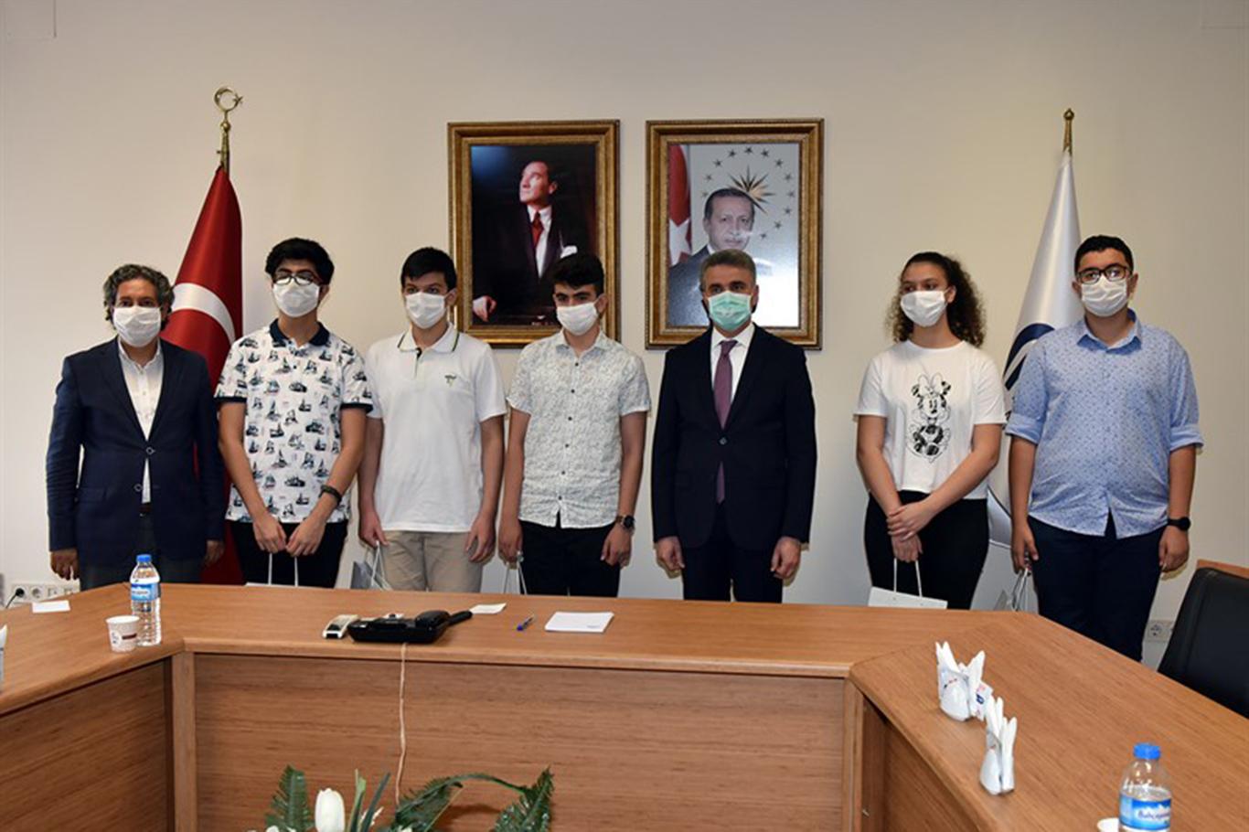 Malatya'da, LGS'den tam puan alan öğrenciler ödüllendirildi Malatya'da, LGS'den tam puan alan öğrenciler ödüllendirildi